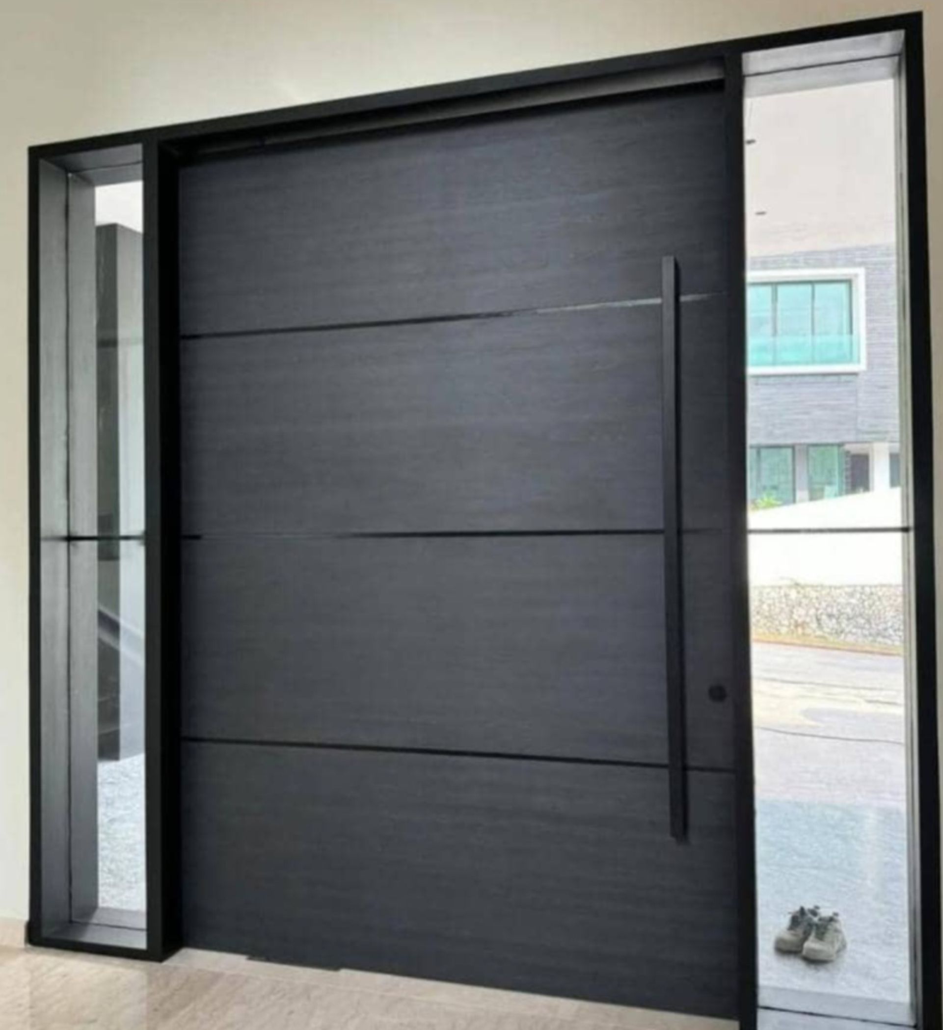 door-9eVZaGbzWgYR2xsmMD2k